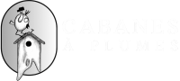 Logo Cabanes à Plumes : dessin d'un oiseau fabriquant un nid et texte "Cabanes à Plumes"